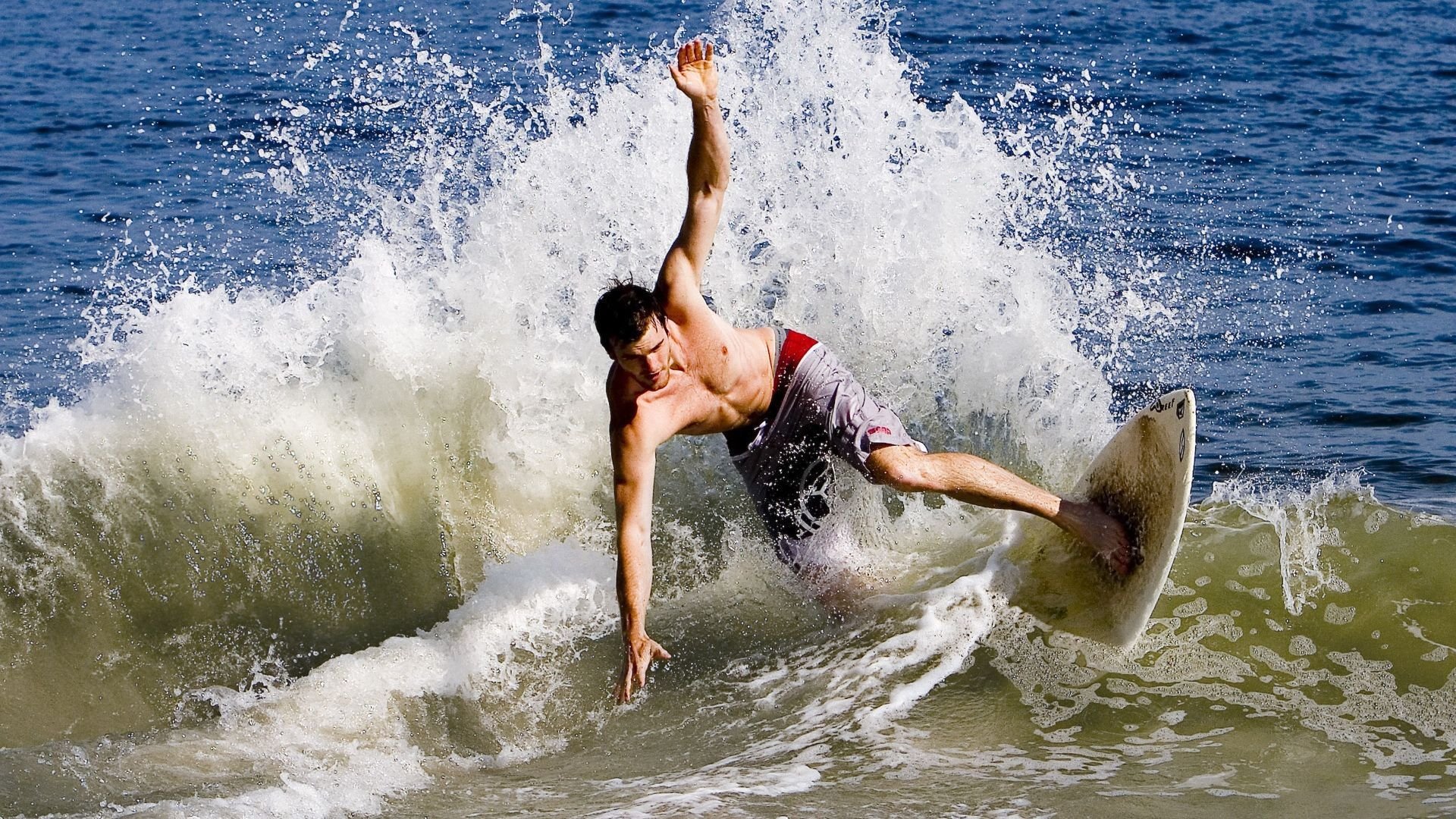 熊猫体育官方-赛道上的绝对主宰，蒂亚戈在F1年度争冠之夜的无争议全场最佳