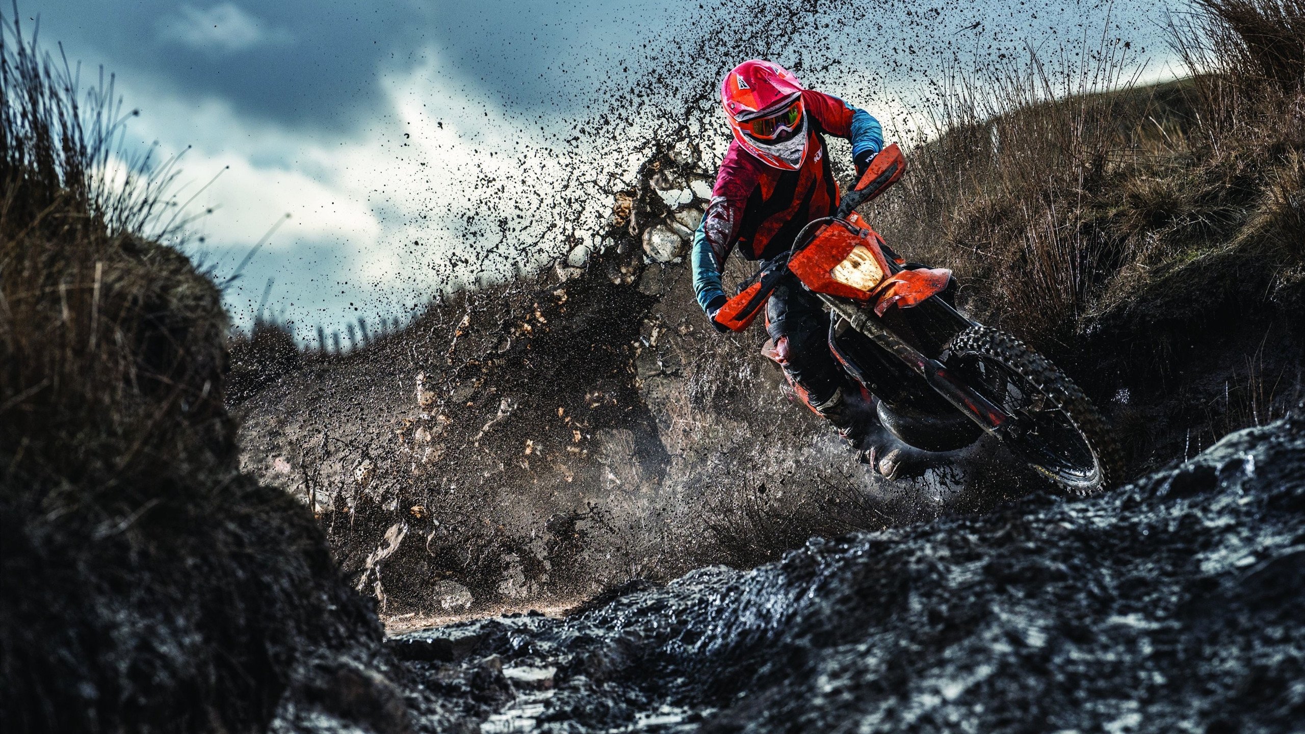 勒克莱尔点燃赛场，梅赛德斯鏖战索伯，一场技术与意志的巅峰对决