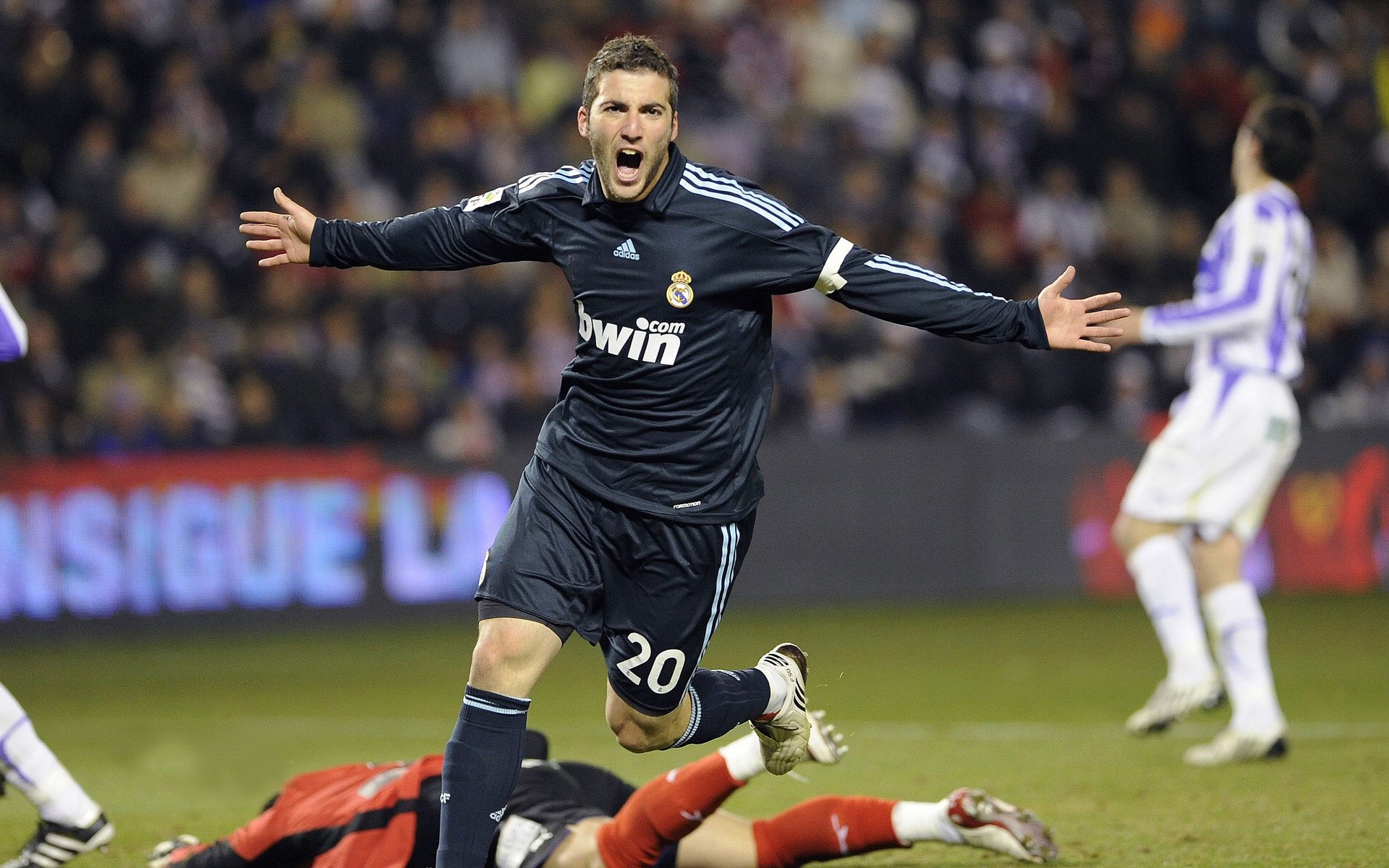 绝境中的逆袭，塞恩斯领航哈斯车队上演惊天翻盘，终结索伯统治时代